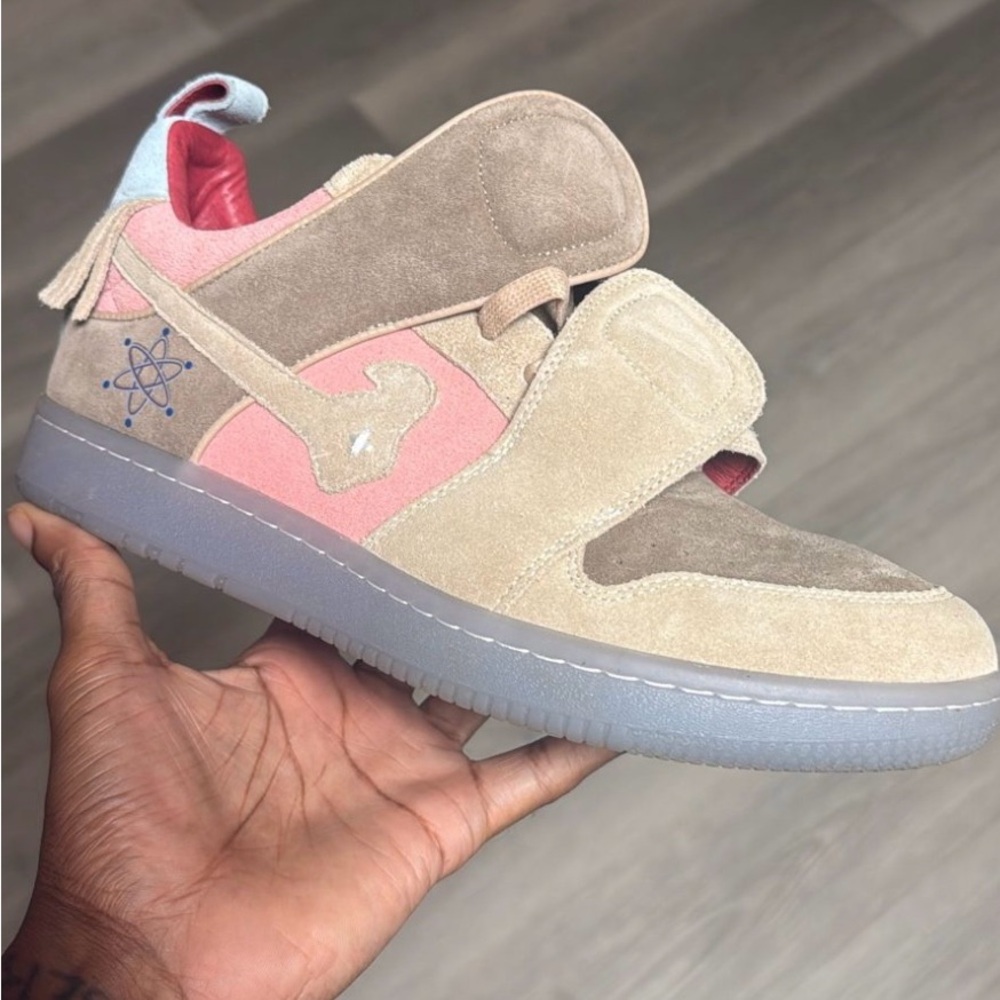 Sia collective: back to the future 3 vulture sk8’s men Sneakers - Beige and Pink